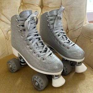 Women’s Size 5 (Youth Size 4) silver glitter roller skates by Skate Gear